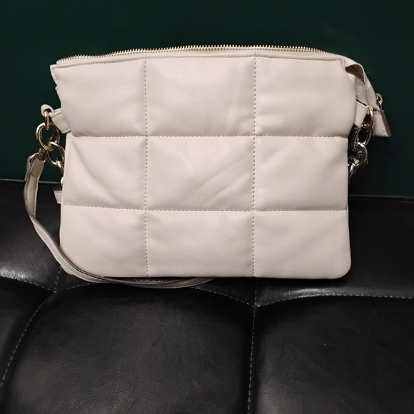 Kate Landry Vegan Leather Quilted Purse Two-Tone Chain Strap & Crossbody Beige - Picture 10 of 10